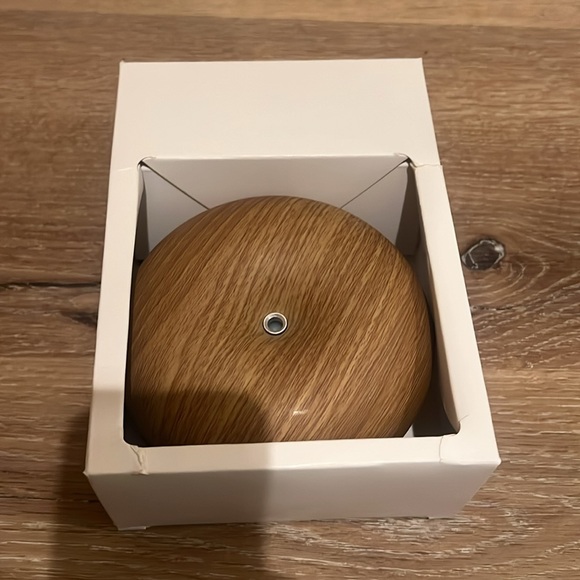 Essential Oil Diffuser - Picture 2 of 9